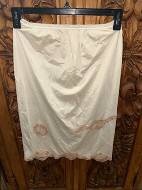 Vintage Pinehurst small beige slip